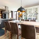 Reethuus Sued Modern Retreat * 유이스트